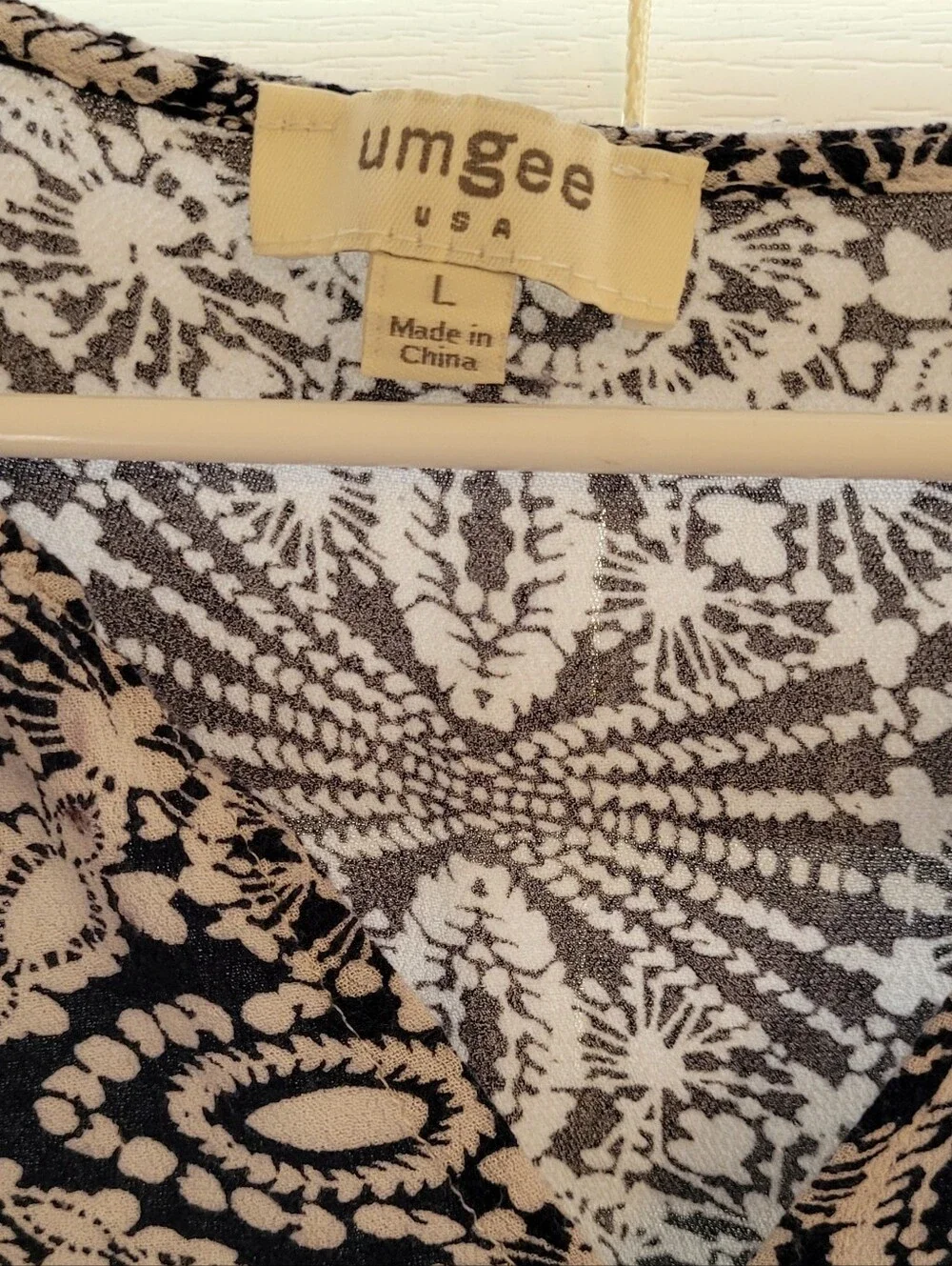 Umgee Blue and Cream Geometric V-Neck Tunic EUC - Picture 3 of 5
